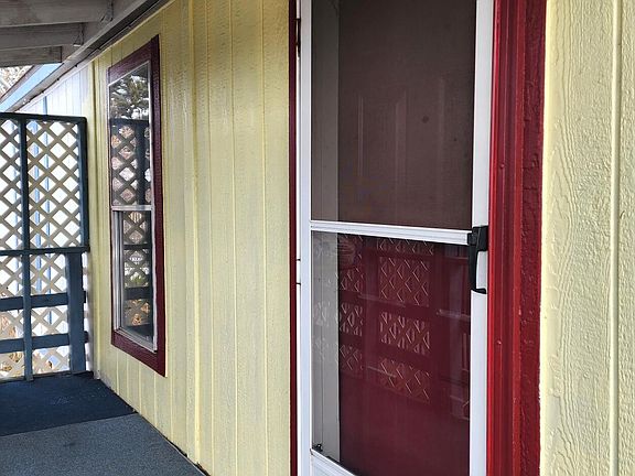 5th image of 1001 SE 15th St Unit 8