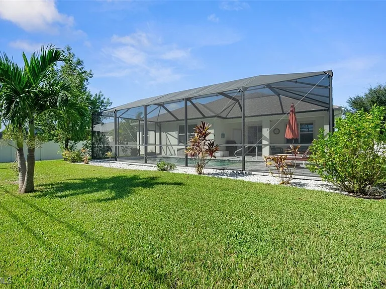 825 SE 5th Pl — Photo 17