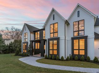 14 Rising Ridge Rd, Upper Saddle River, NJ 07458