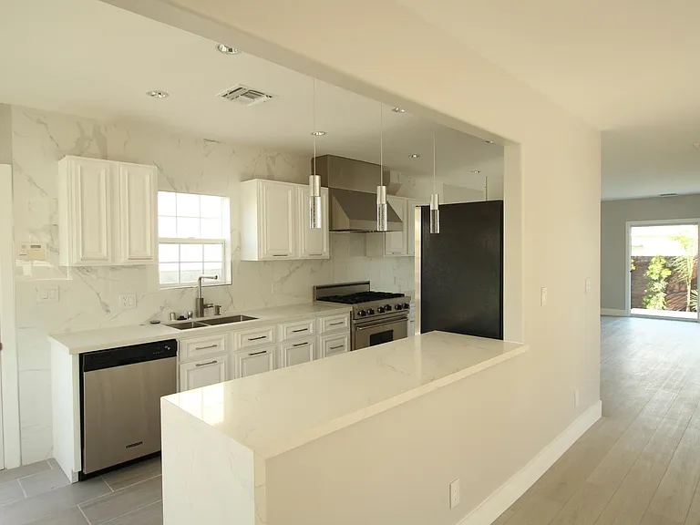 832 Rose Ave — Photo 19
