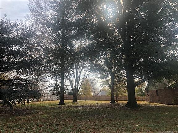 3rd image of 11990 Stonehedge Dr