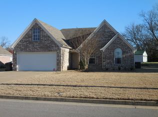 50 Clay Hills Dr, Oakland, TN 38060