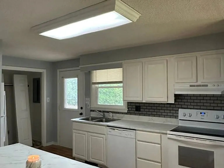 1570 Tanglewood Dr — Photo 7