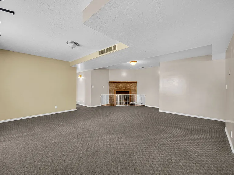 567 N Allanwood Pl — Photo 26