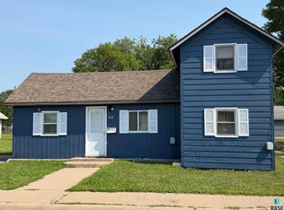 412 SW 2nd St, Madison, SD 57042