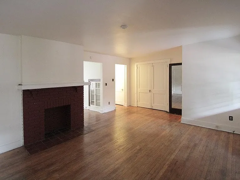 320 Whitney Ave — Photo 6