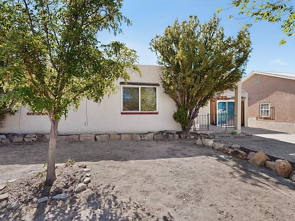 4th image of 2817 Sierra Dr NE