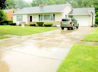 813 Lehnertz Ave, Aurora, IL 60505