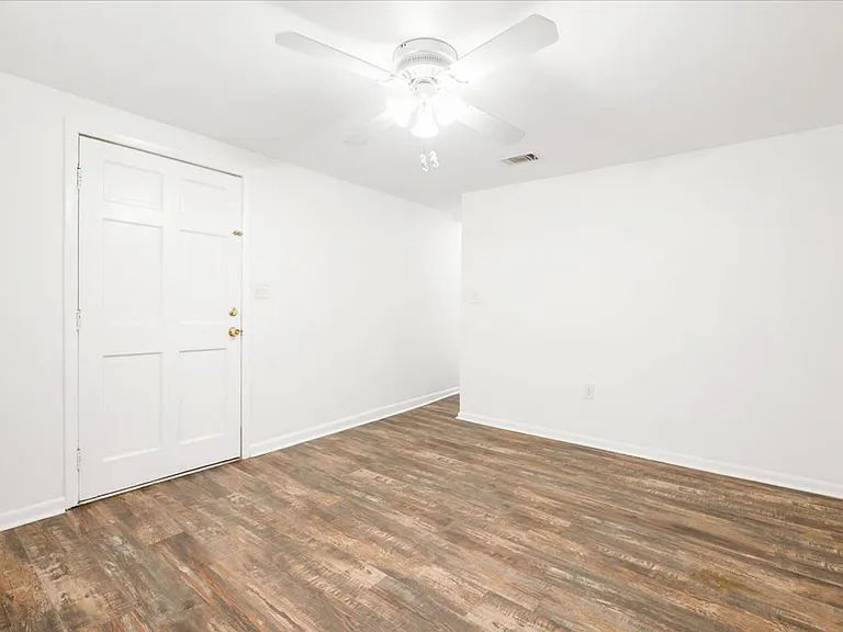 2208 E 56th St — Photo 10