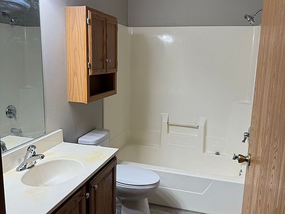 5th image of 2428 Spooner Ave Space 2432