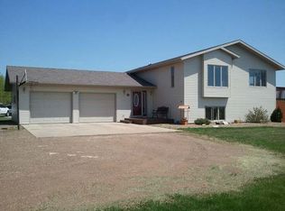 3211 Moonstone Ln, Bismarck, ND 58503