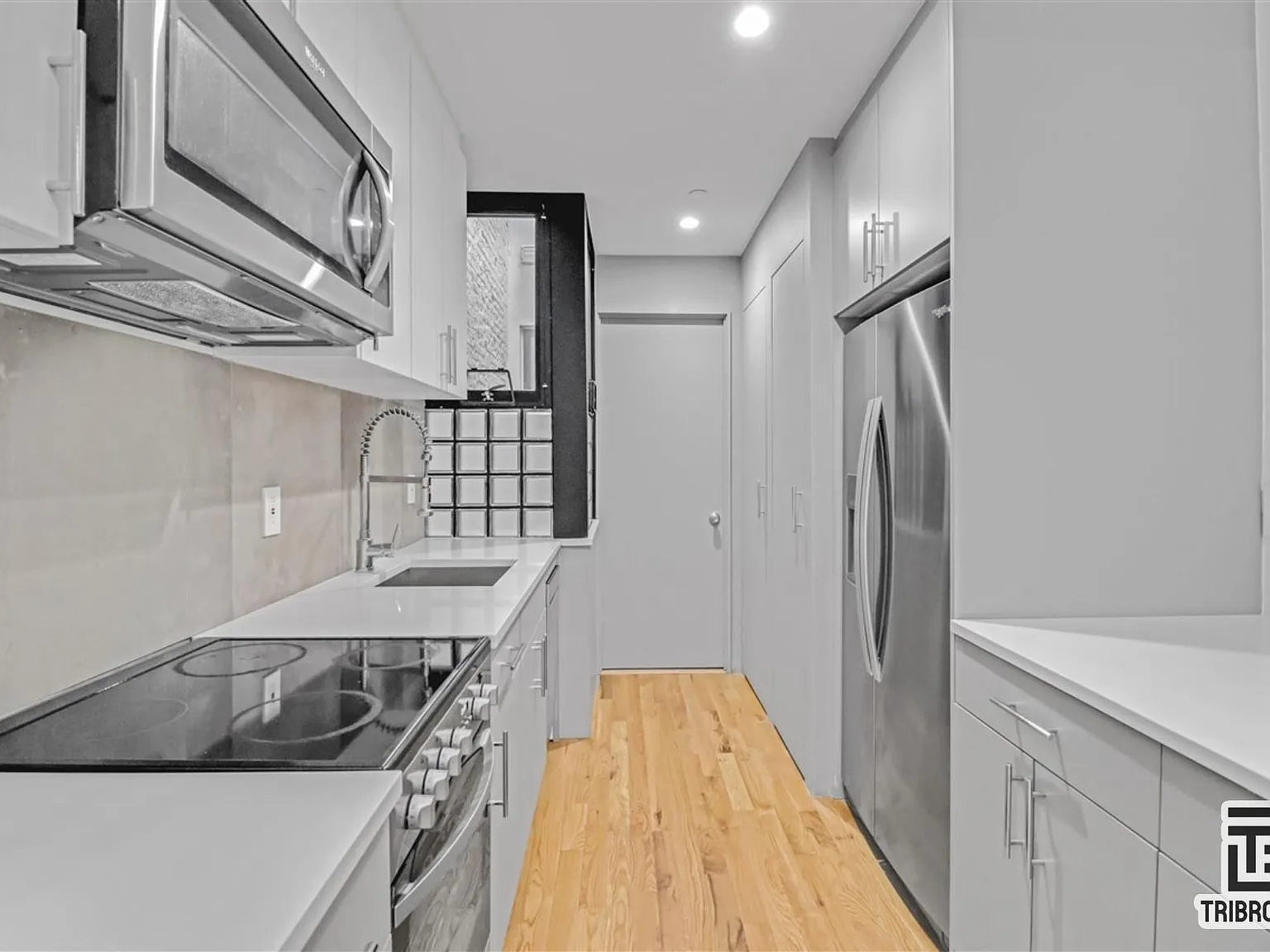 425 East 12th Street — Photo 4