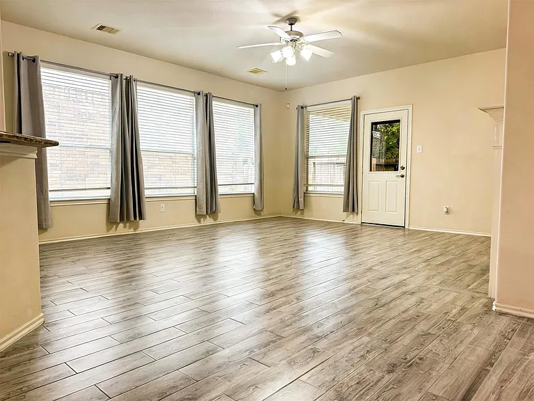 21344 Thurston Crossing Dr — Photo 4