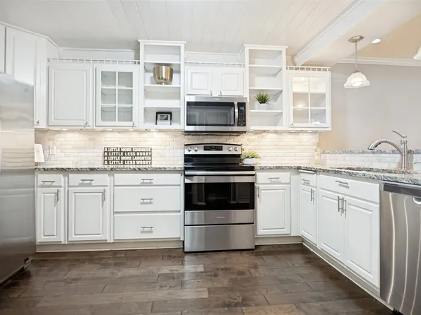 2979 Country Place Cir, Carrollton, TX 75006