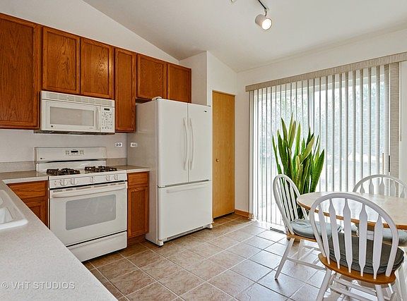 4th image of 2458 Hillsboro Ln