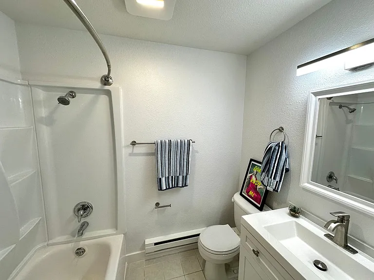 Park Plaza Apartments — Photo 26