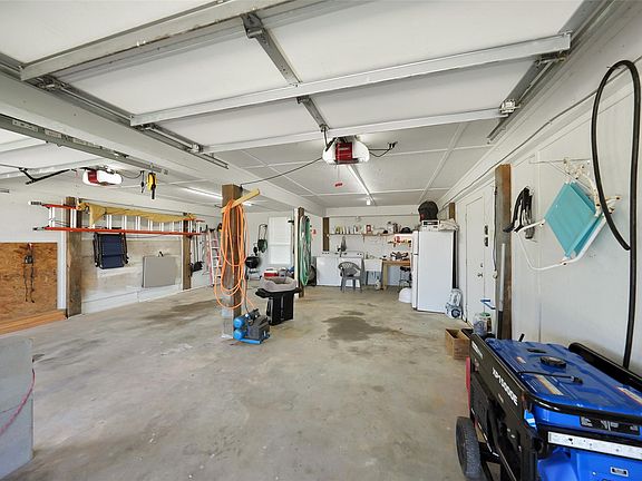 4th image of 380 Driftwood Dr