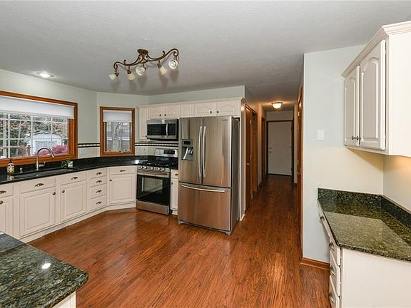 2nd image of 1077 Park Ledge Dr