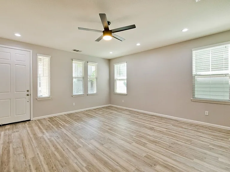 309 Rayos Del Sol Dr — Photo 8