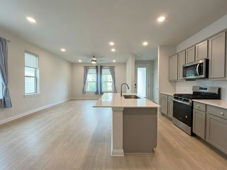 8311 Springsteen Dr #318 — Photo 6
