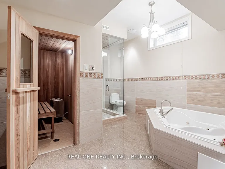 15 Royal Oak Dr — Photo 23