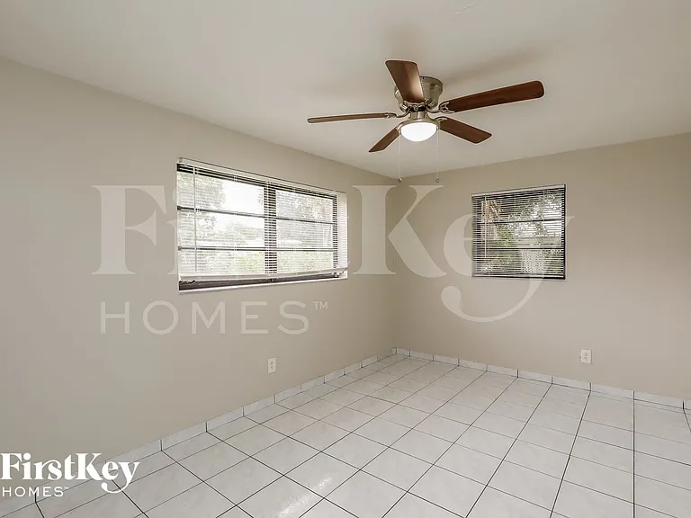 5826 N Farragut Dr — Photo 8
