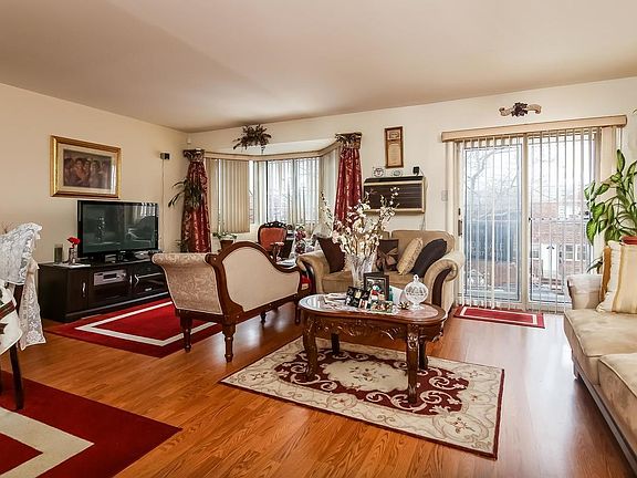 4th image of 1210 E 82nd St #115