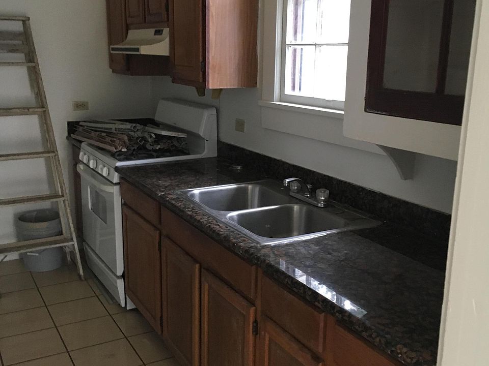 2nd image of 140 Prairie Ave APT B