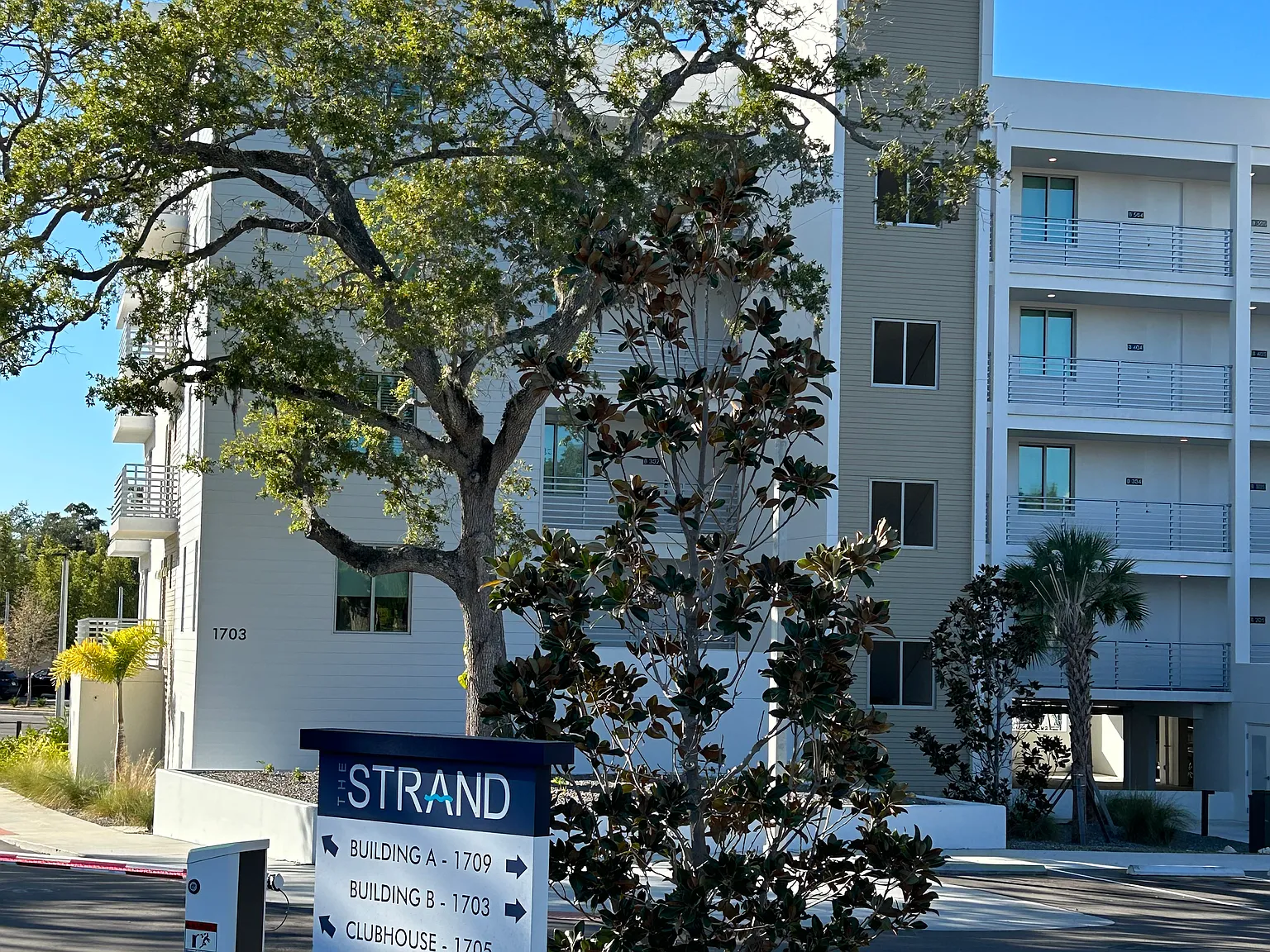 1703 N Tamiami Trl — Photo 2