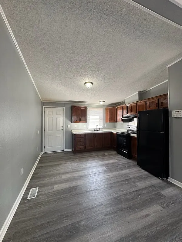 150 Oak Street - 1 — Photo 1