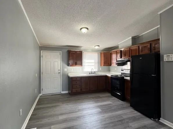 150 Oak St, Fayetteville, NC 28306