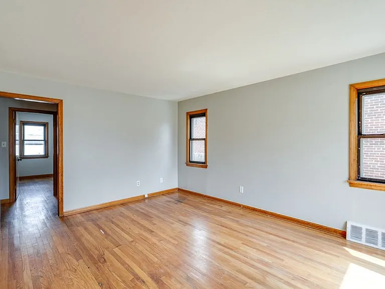 8514 Deerfield Dr — Photo 5