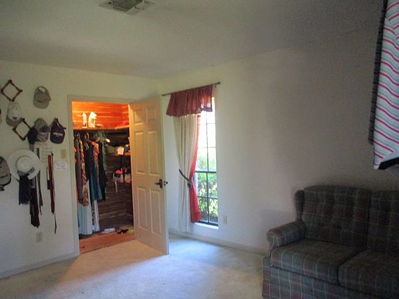 2nd image of 1007 Henrietta Ln