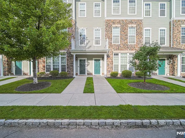 21 Jasmine Ln #1111, Garfield, NJ 07026