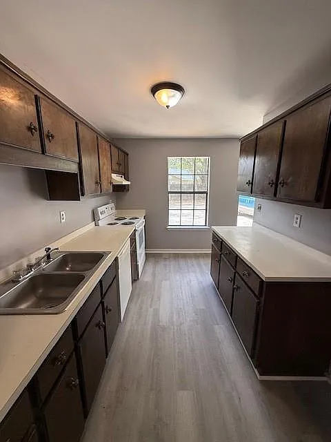 2 bed, 1.0 bath, 1050 sqft, $1,100 — Photo 4