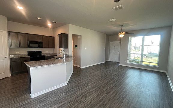 4th image of 2031 Dade Loop