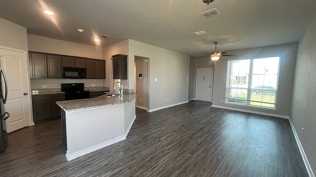 2031 Dade Loop — Photo 4