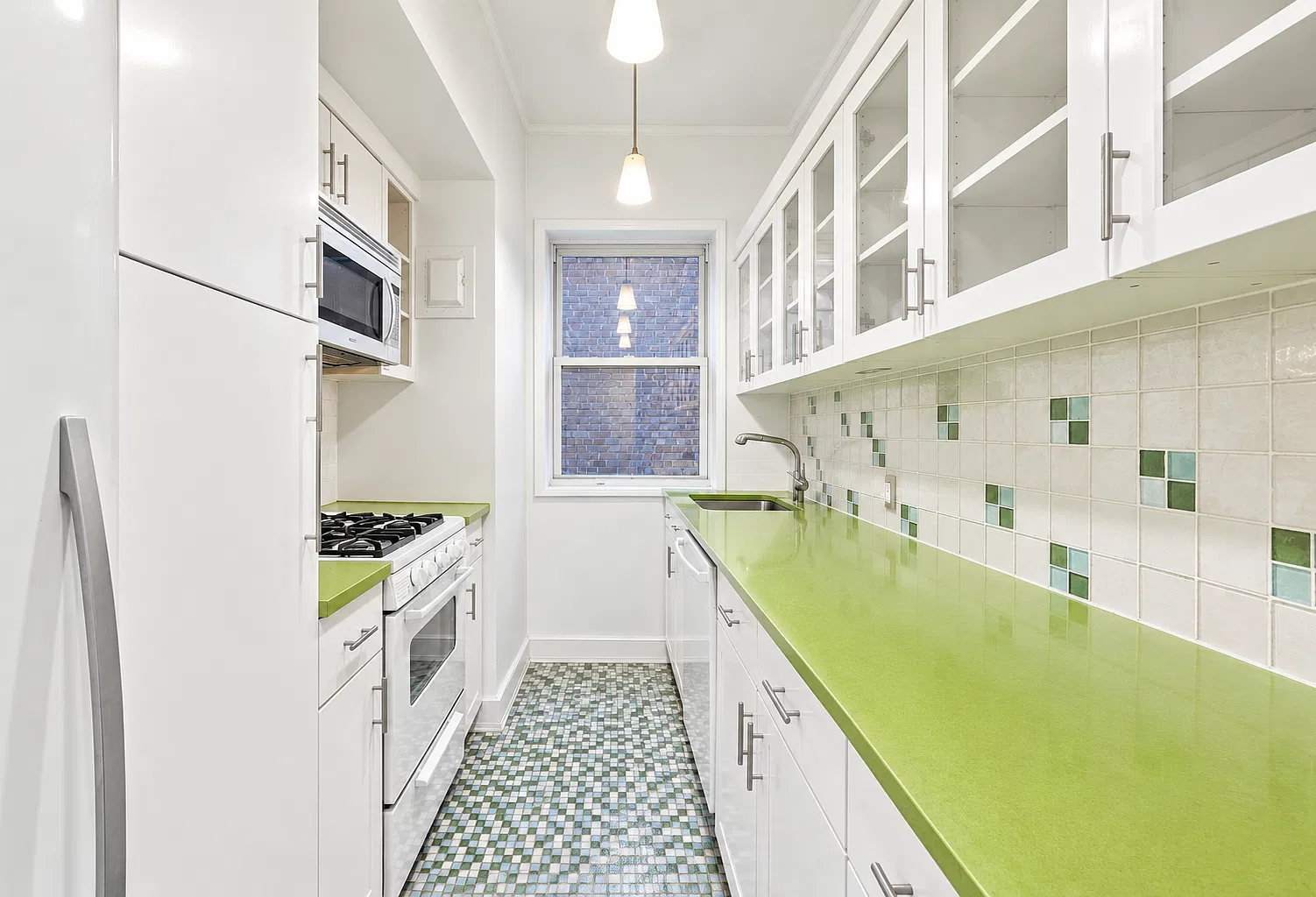 254 West 25th Street — Photo 3