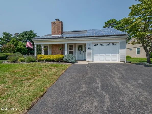 22 Gladstone Avenue, Manchester, NJ 08759