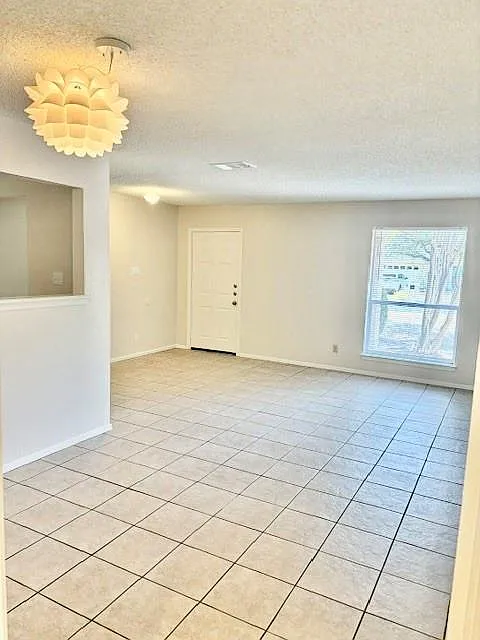 4 bed, 2.0 bath, 1915 sqft, $2,650 — Photo 2
