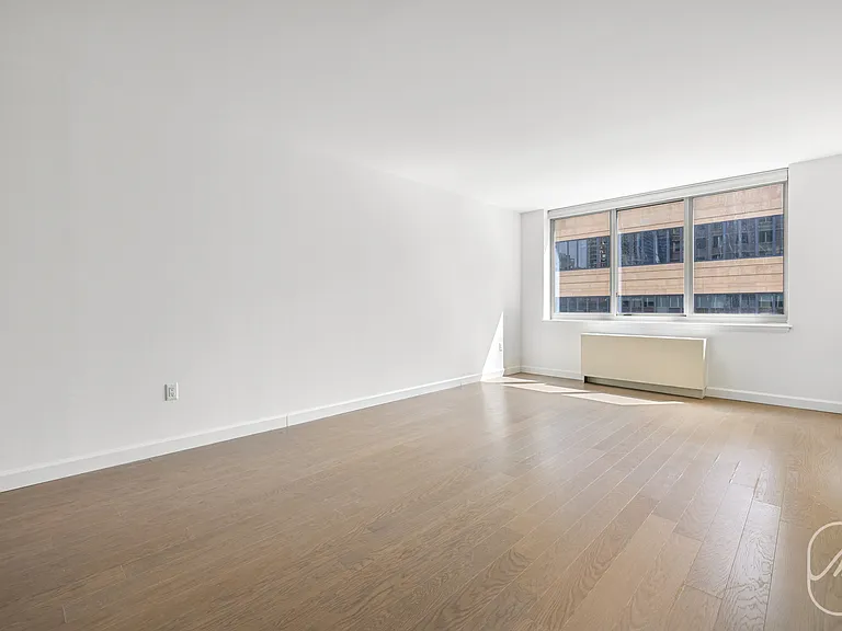 561 10th Ave #5G — Photo 3