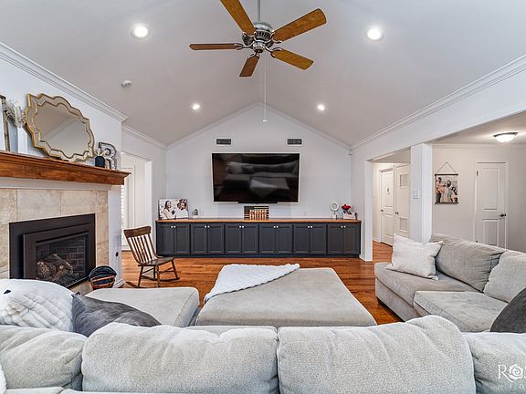 5th image of 2806 Alta Vista Ln