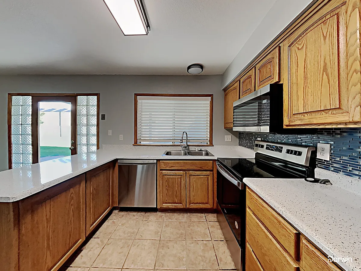 Building Photo - 2440 E Dahlia Dr