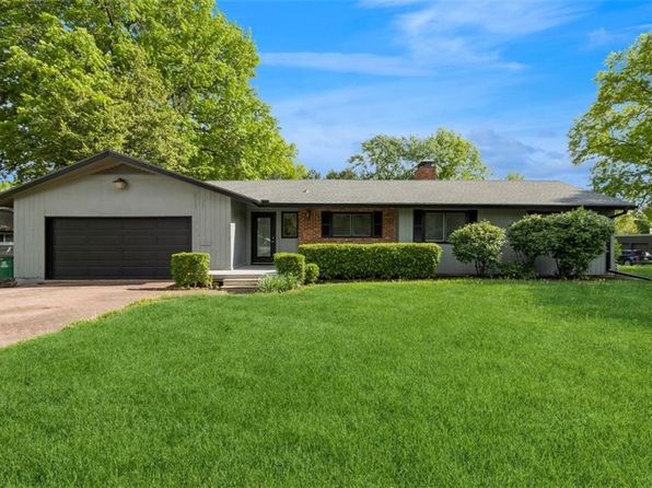 5001 Reinhardt Dr, Roeland Park, KS 66205