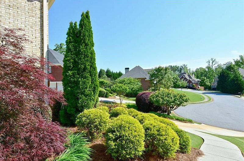 2nd image of 2299 Glenmore Ln
