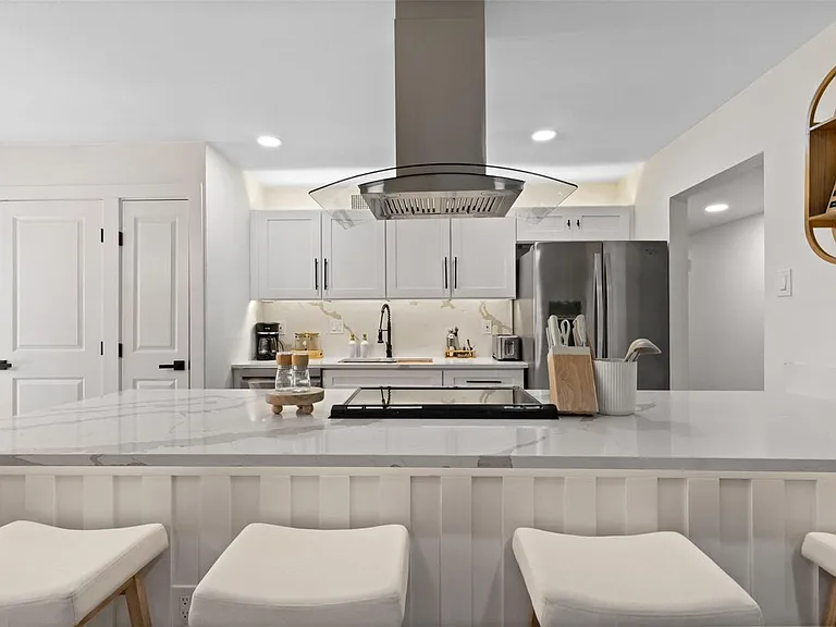 5325 Strickland Ave — Photo 2