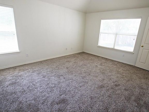 4th image of 7414 Amsterdam Ln