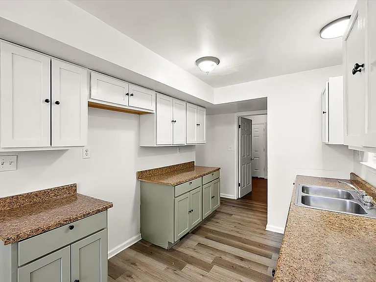 219 Ashland St — Photo 12