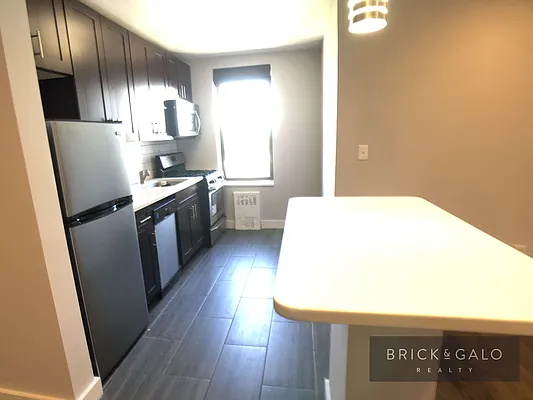 Rented by BRICK & GALO REALTY CORP | media 9
