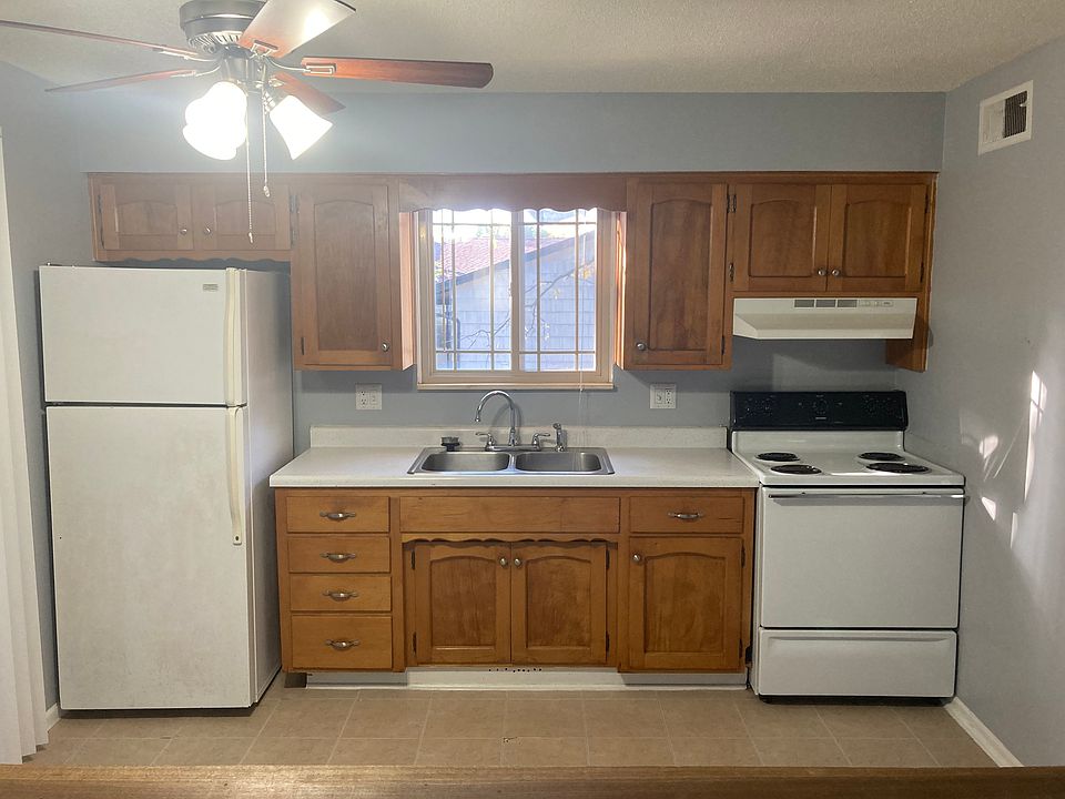 2nd image of 210-10900 Oasis Ct